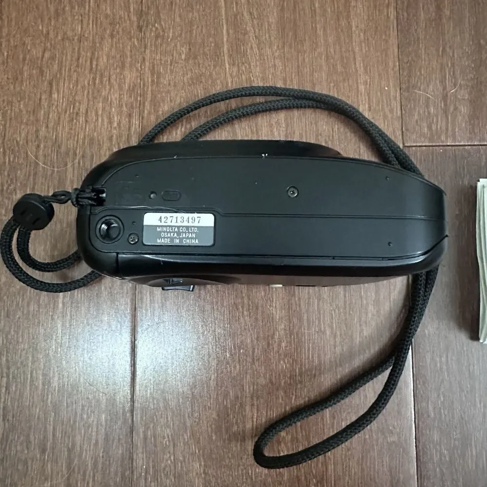 Minolta Riva Zoom 70w Multi AF 35mm Film Point and Shoot Camera Black Tested